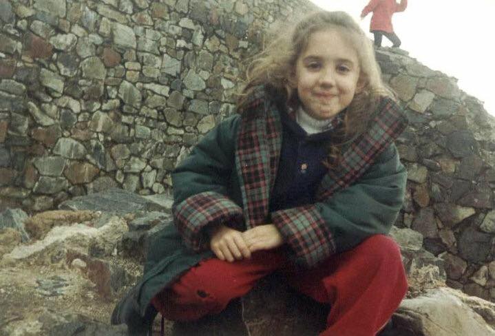 Lucía de niña en Villa del Cerro, Montevideo